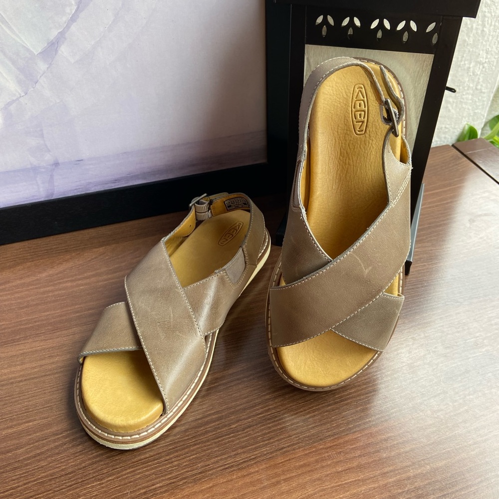 KEEN Lana Cross Strap Sandal - Picture 4 of 10